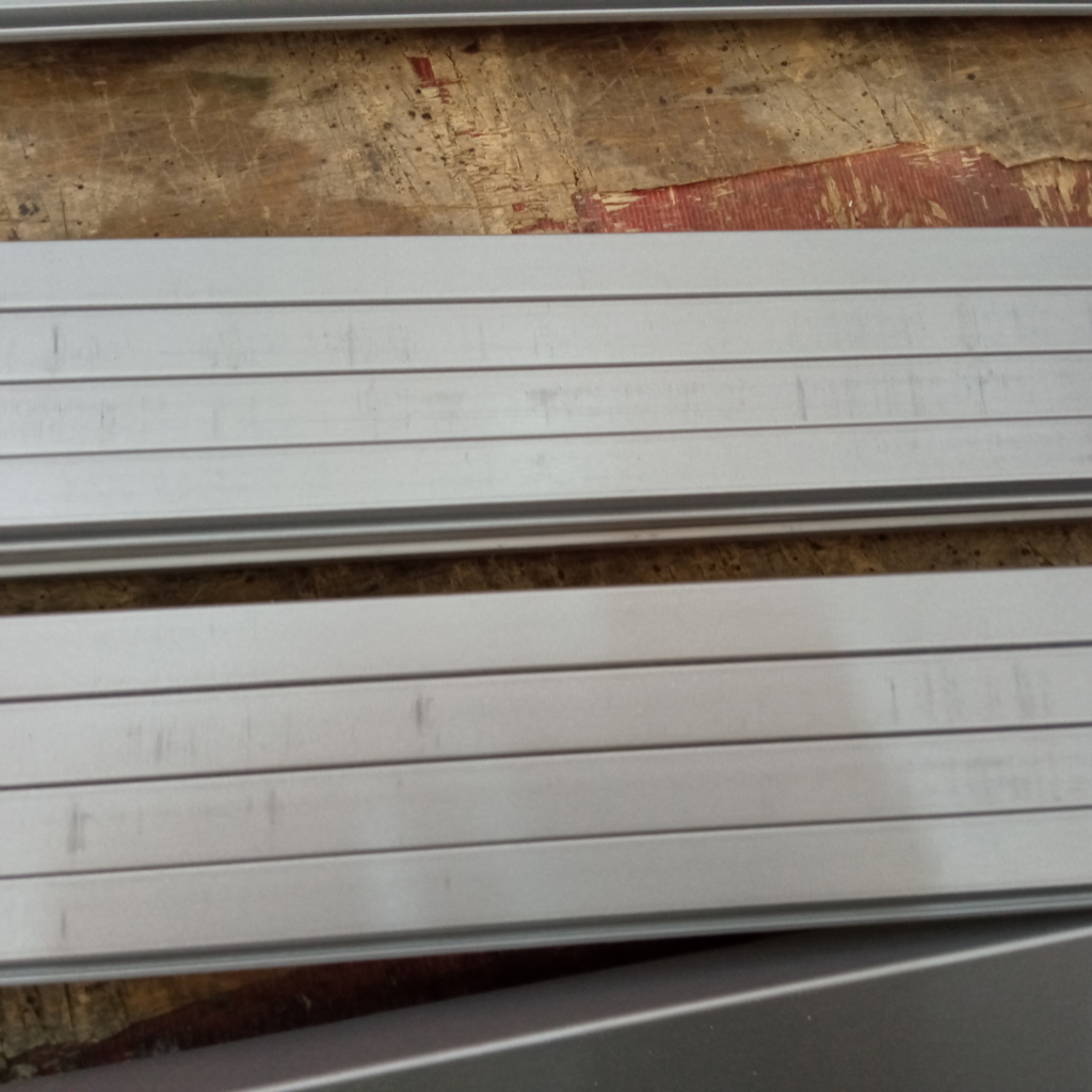 Lama de persiana color metalizada (260 cm.) (RASTRO1)